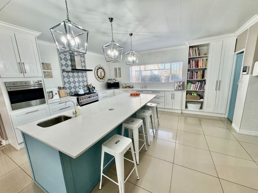 5 Bedroom Property for Sale in Mooivallei Park North West